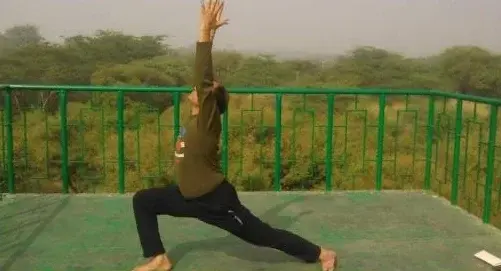 Virabhadrasana (warrior pose)
